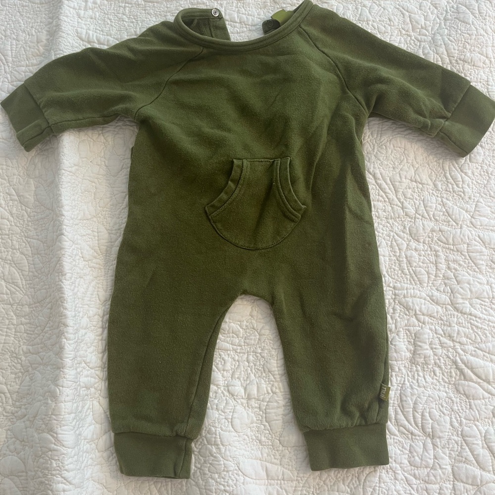 NUI Organics sweatshirt onsie 12-18months